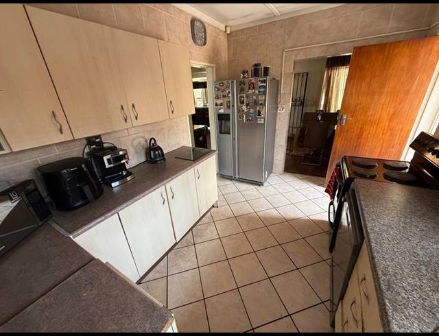 3 BEDROOM PROPERTY TO RENT IN VANDERBIJLPARK SW 5